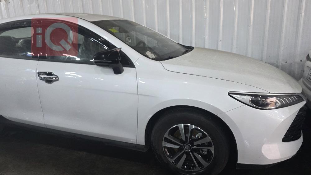 بی وای دی Qin Plus